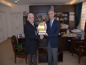 President of the University of Zakho Delivers an Appreciation Letter to a Lecturer of the University